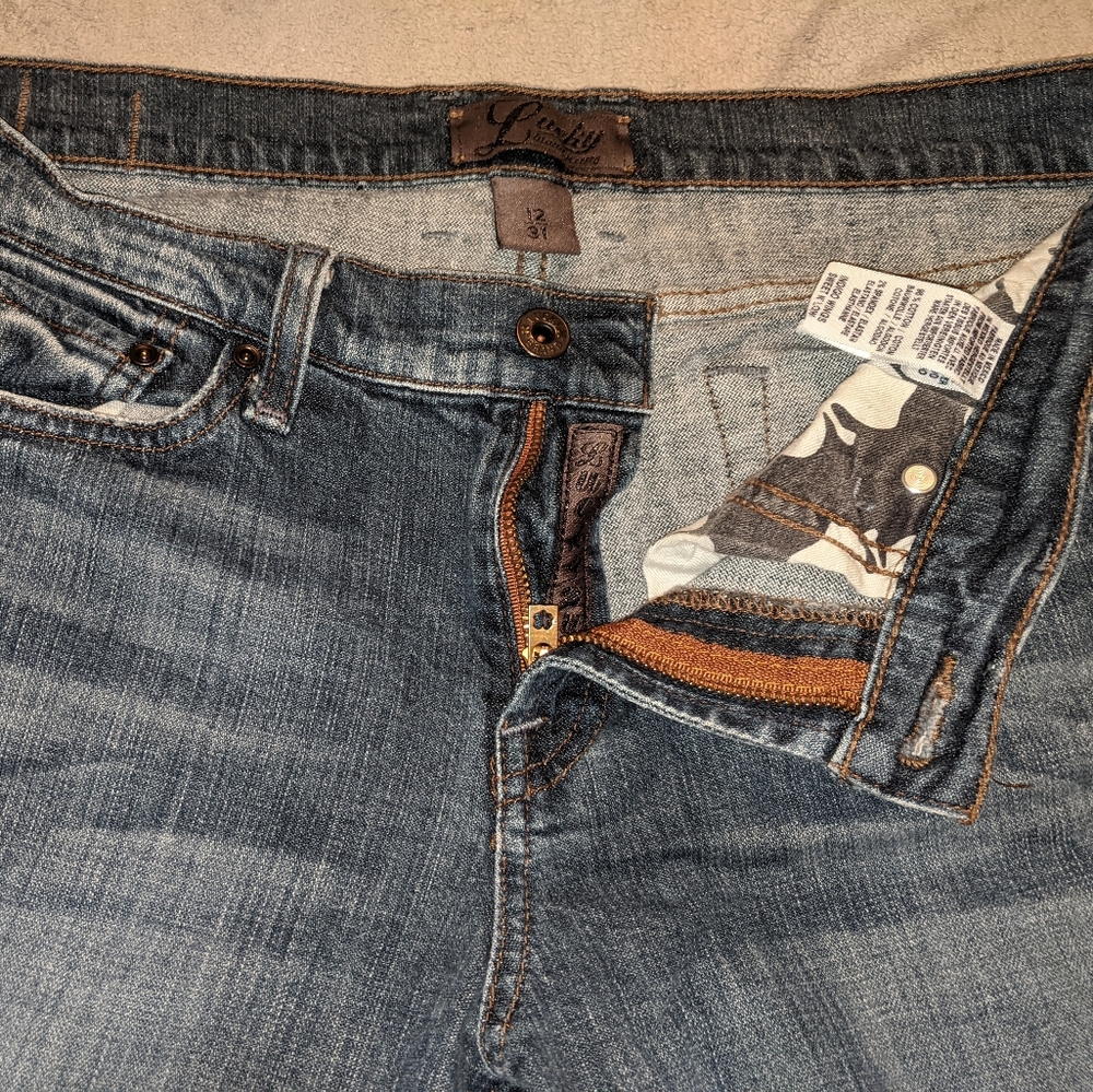 Women's jeans. 12/31 size